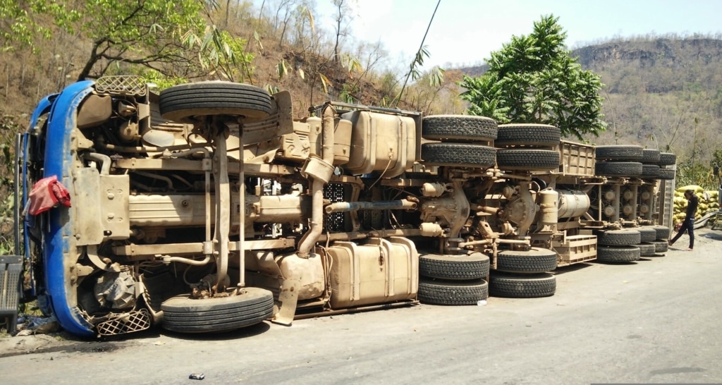 truck rollover accidents